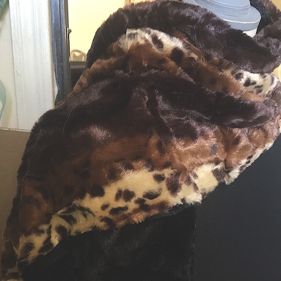 Faux Fur Shawl - Wrap - Picture 8 of 12